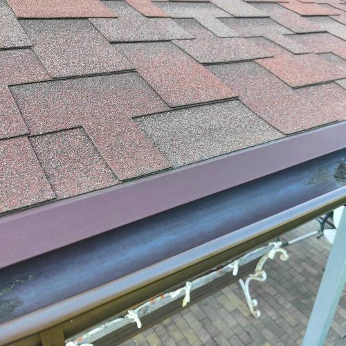 Карнизний крапельник для бітумної черепиці 2м. Карнизний крапельник для бітумної черепиці 2м.