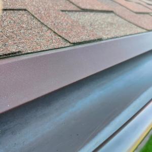 Карнизний крапельник для бітумної черепиці 2м. Карнизний крапельник для бітумної черепиці 2м.