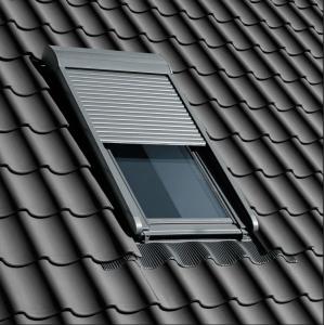 Роллета на мансардные окна Velux SSL MK06 78x118 см работает на солнечной батареи