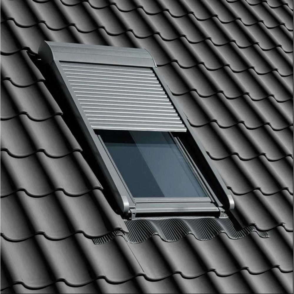 Ролета на мансардні вікна Velux SSL MK06 78x118 см працює на сонячній батареї