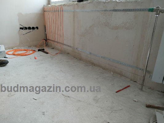обігрів холодної зовнішньої стіни, тепла стіна