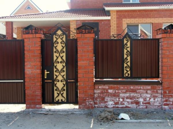 забор комбинированный