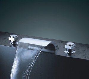 У великих ваннах доречно використовувати каскадний змішувач