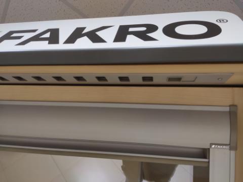 Микро вентиляция мансардного окна