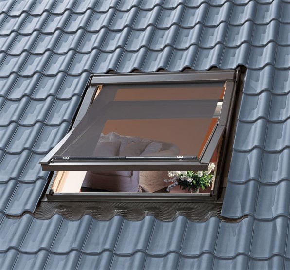 Маркіза для мансардного вікна